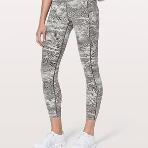 Rare EUC Lululemon Sz 2 fast & Free 25” leggings